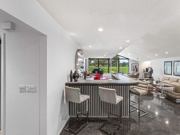 14 Oaks Lane, Boynton Beach FL 33436