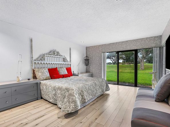 14 Oaks Lane, Boynton Beach FL 33436