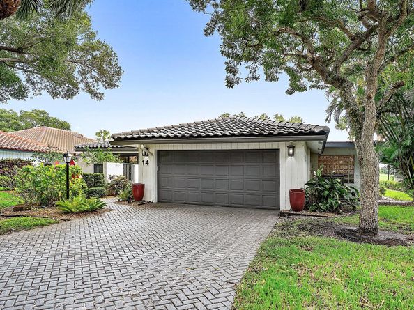 14 Oaks Lane, Boynton Beach FL 33436
