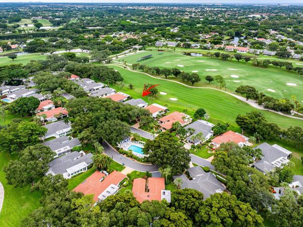 14 Oaks Lane, Boynton Beach FL 33436