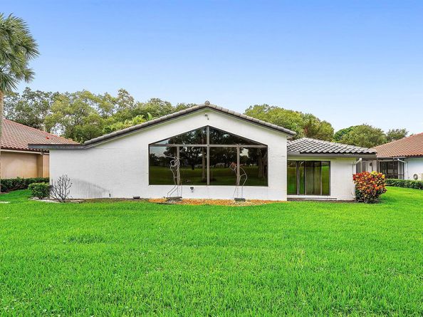14 Oaks Lane, Boynton Beach FL 33436