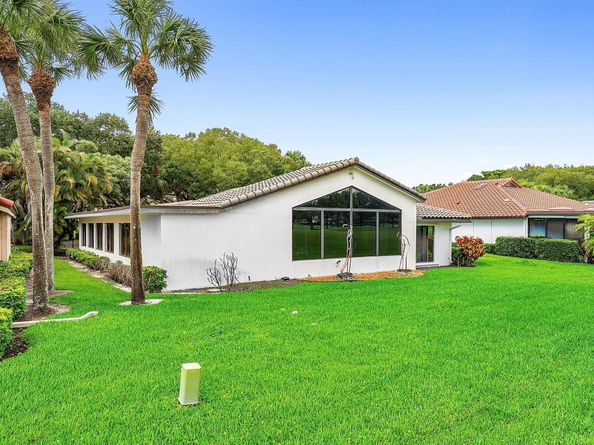 14 Oaks Lane, Boynton Beach FL 33436
