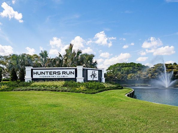 14 Oaks Lane, Boynton Beach FL 33436