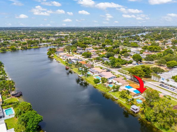 1740 NW 113 Avenue, Pembroke Pines FL 33026