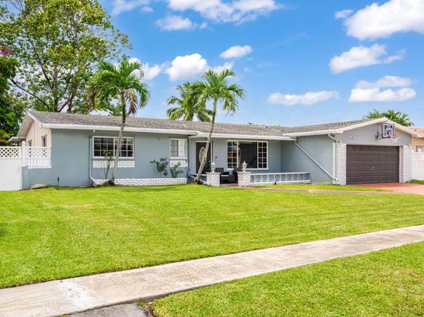 1740 NW 113 Avenue, Pembroke Pines FL 33026