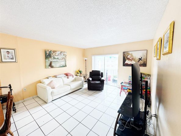 6780 W 2nd Ct 313, Hialeah FL 33012
