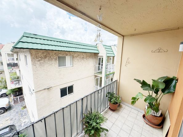 6780 W 2nd Ct 313, Hialeah FL 33012