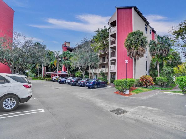 2208 S Cypress Bend Dr 401, Pompano Beach FL 33069