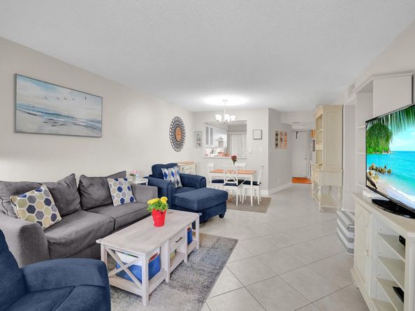 2208 S Cypress Bend Dr 401, Pompano Beach FL 33069