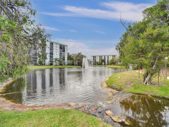 2208 S Cypress Bend Dr 401, Pompano Beach FL 33069