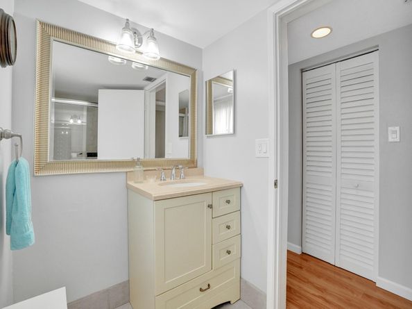 2208 S Cypress Bend Dr 401, Pompano Beach FL 33069