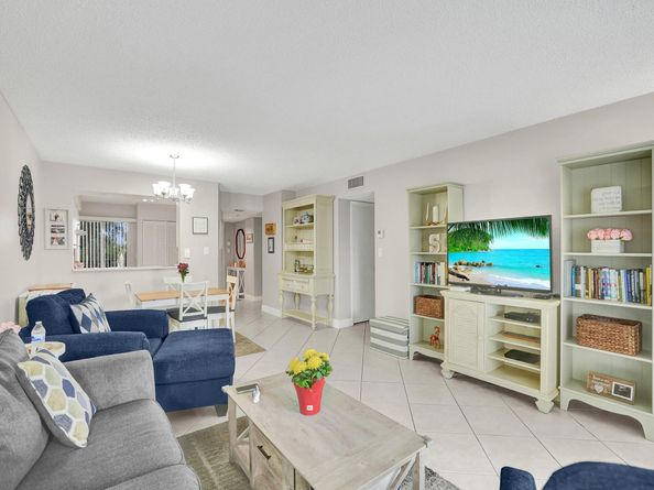 2208 S Cypress Bend Dr 401, Pompano Beach FL 33069