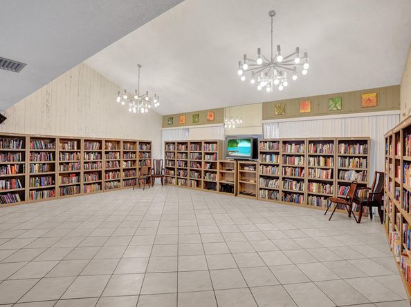 2208 S Cypress Bend Dr 401, Pompano Beach FL 33069