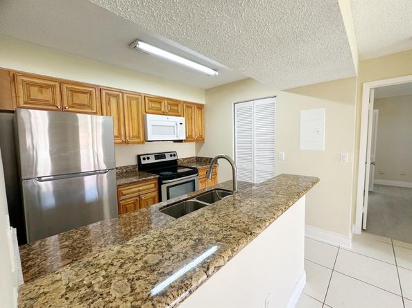 1241 SW 46th Avenue 1008, Pompano Beach FL 33069