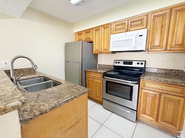 1241 SW 46th Avenue 1008, Pompano Beach FL 33069