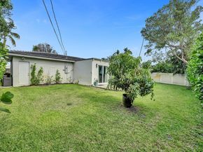 801 SE 9th Ave, Deerfield Beach FL 33441