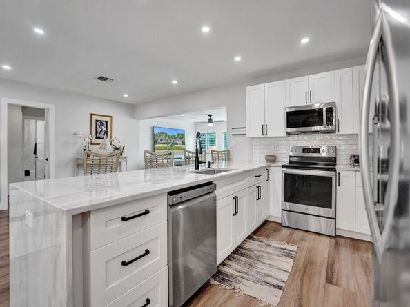801 SE 9th Ave, Deerfield Beach FL 33441