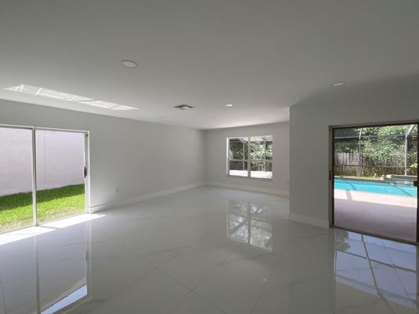 6805 NW 75th Pl, Parkland FL 33067