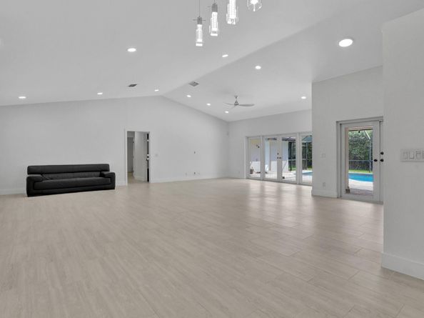 5264 NW 89th Dr, Coral Springs FL 33067