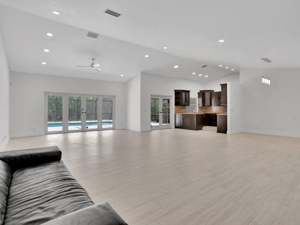 5264 NW 89th Dr, Coral Springs FL 33067