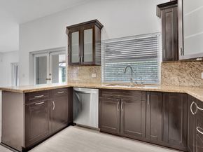 5264 NW 89th Dr, Coral Springs FL 33067
