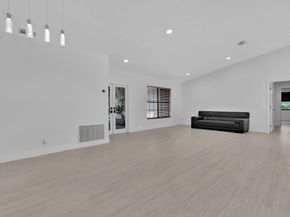 5264 NW 89th Dr, Coral Springs FL 33067
