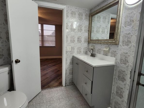 212 Lake Point Dr 211, Oakland Park FL 33309