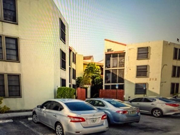 212 Lake Point Dr 211, Oakland Park FL 33309