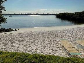900 Scotia 105 Drive 105, Hypoluxo FL 33462