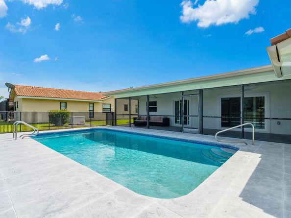 1911 NW 107th Dr, Coral Springs FL 33071