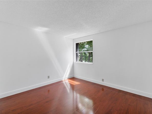 5524 NW 55th Dr, Coconut Creek FL 33073