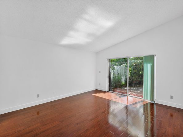 5524 NW 55th Dr, Coconut Creek FL 33073