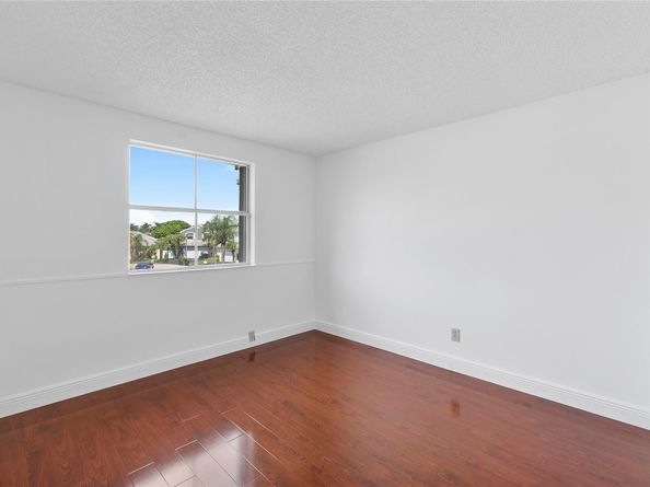 5524 NW 55th Dr, Coconut Creek FL 33073