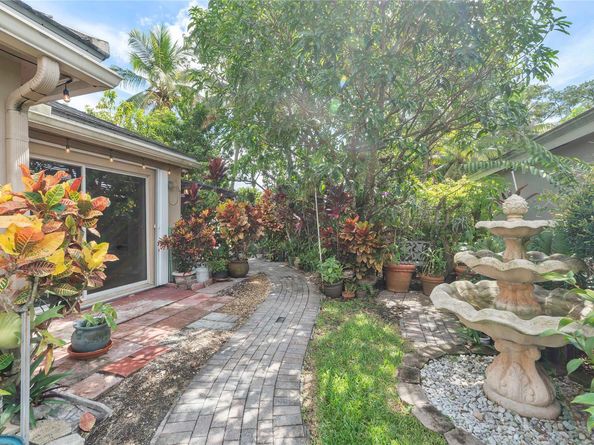 5524 NW 55th Dr, Coconut Creek FL 33073