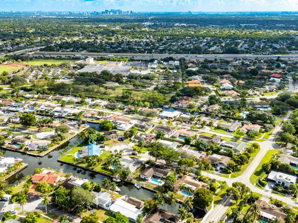 1540 SW 56th Avenue, Plantation FL 33317