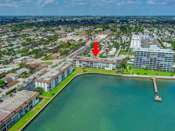 2936 Lake Shore Drive 108, Riviera Beach FL 33404