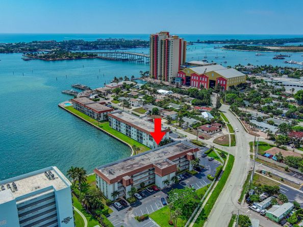 2936 Lake Shore Drive 108, Riviera Beach FL 33404