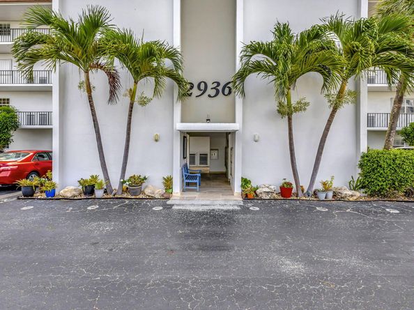 2936 Lake Shore Drive 108, Riviera Beach FL 33404