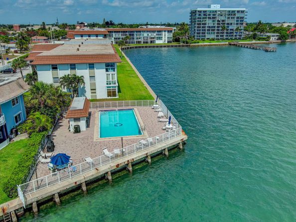 2936 Lake Shore Drive 108, Riviera Beach FL 33404