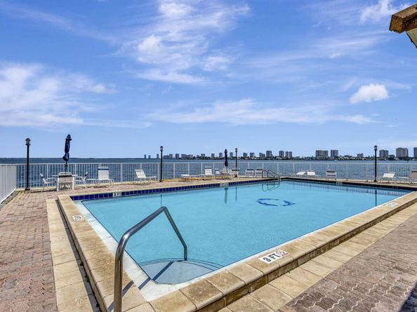 2936 Lake Shore Drive 108, Riviera Beach FL 33404
