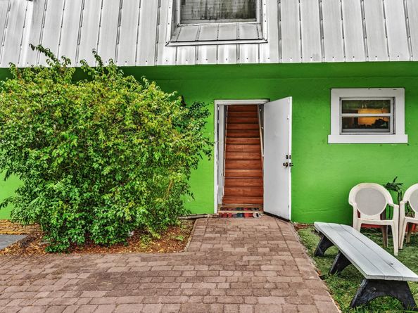 1350 NE 40th Dr, Oakland Park FL 33334