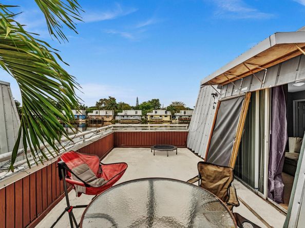 1350 NE 40th Dr, Oakland Park FL 33334