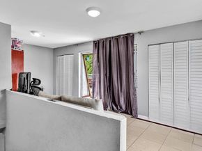 1350 NE 40th Dr, Oakland Park FL 33334