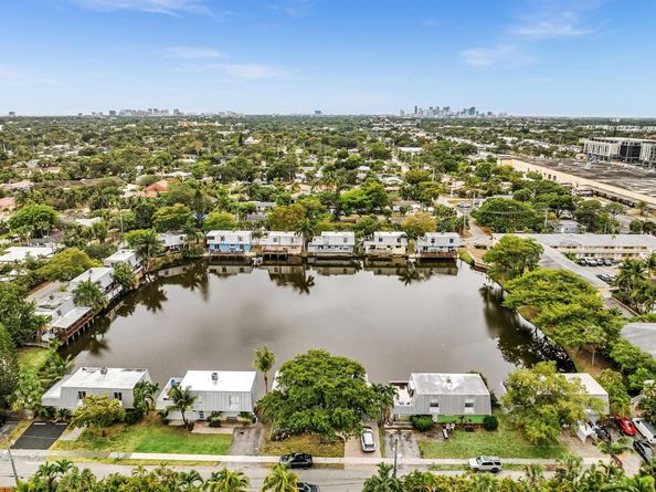 1350 NE 40th Dr, Oakland Park FL 33334