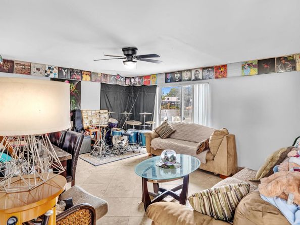 1350 NE 40th Dr, Oakland Park FL 33334