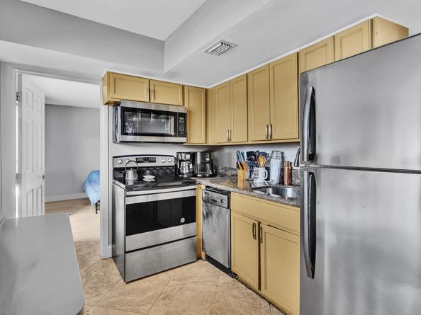 1350 NE 40th Dr, Oakland Park FL 33334