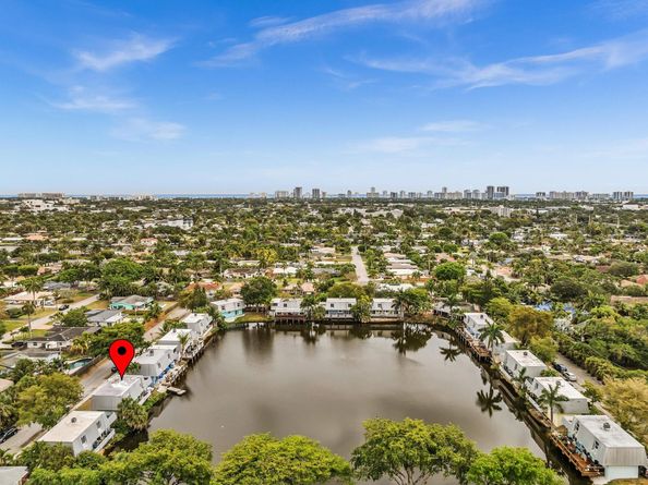 1350 NE 40th Dr, Oakland Park FL 33334