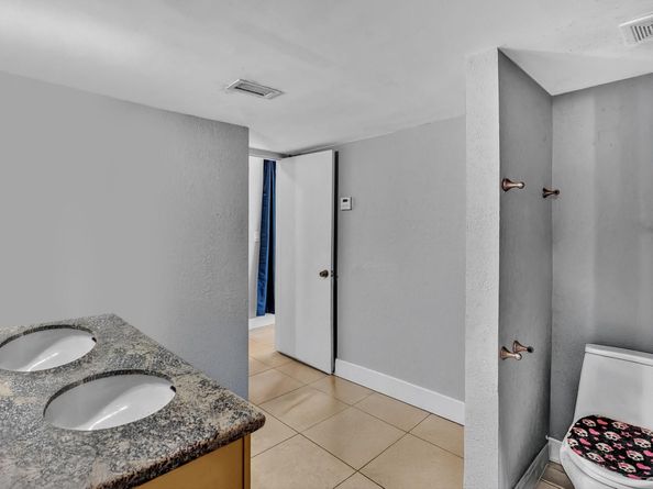 1350 NE 40th Dr, Oakland Park FL 33334