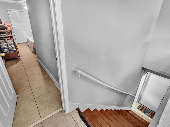 1350 NE 40th Dr, Oakland Park FL 33334