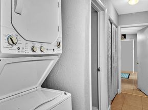 1350 NE 40th Dr, Oakland Park FL 33334
